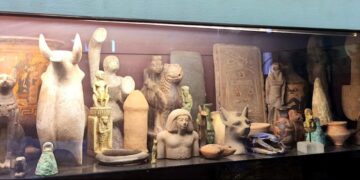 A Dealer in Manhattan Really Sold Fake Cookie-Cutter Antiquities?
