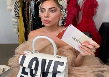 Lady Gaga Asks the Followers to Grab the Alternate Limited Edition CD Cover of “Love for Sale”