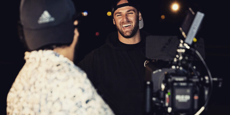 TALENT BUZZ: AWARD-WINNING STUNTS WITH SHANE ALEXANDER !