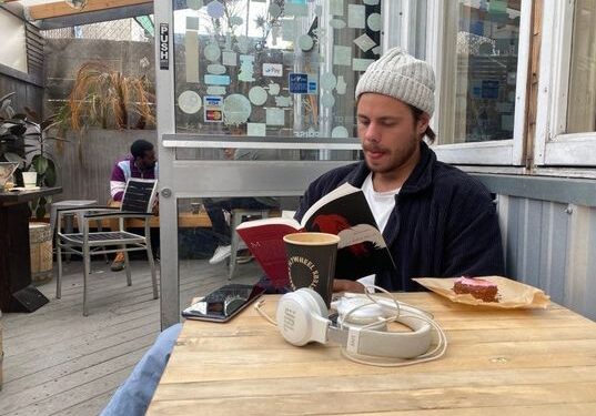 Marketing Copywriter of HoneyBook Fredrik Svensson Von Schreeb