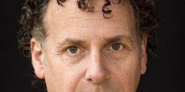 Tony Award and Lawrence Olivier Award Winner Robin de Levita Chats Life on Broadway