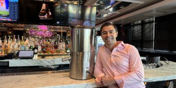 World’s First Countertop Egg-Breaking Machine: A U.S.-Manufactured Innovation Revolutionizing the Food Service Industry