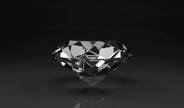 Timeless Allure of Oval Diamonds in Engagement Rings: How to Buy