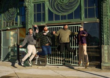 Medicine (Black & Blue)” – The Anthem for Every Overthinker with a Pop Punk Soul