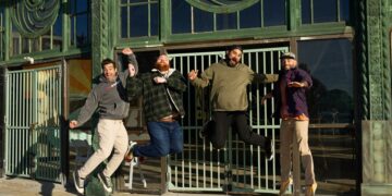 Medicine (Black & Blue)” – The Anthem for Every Overthinker with a Pop Punk Soul